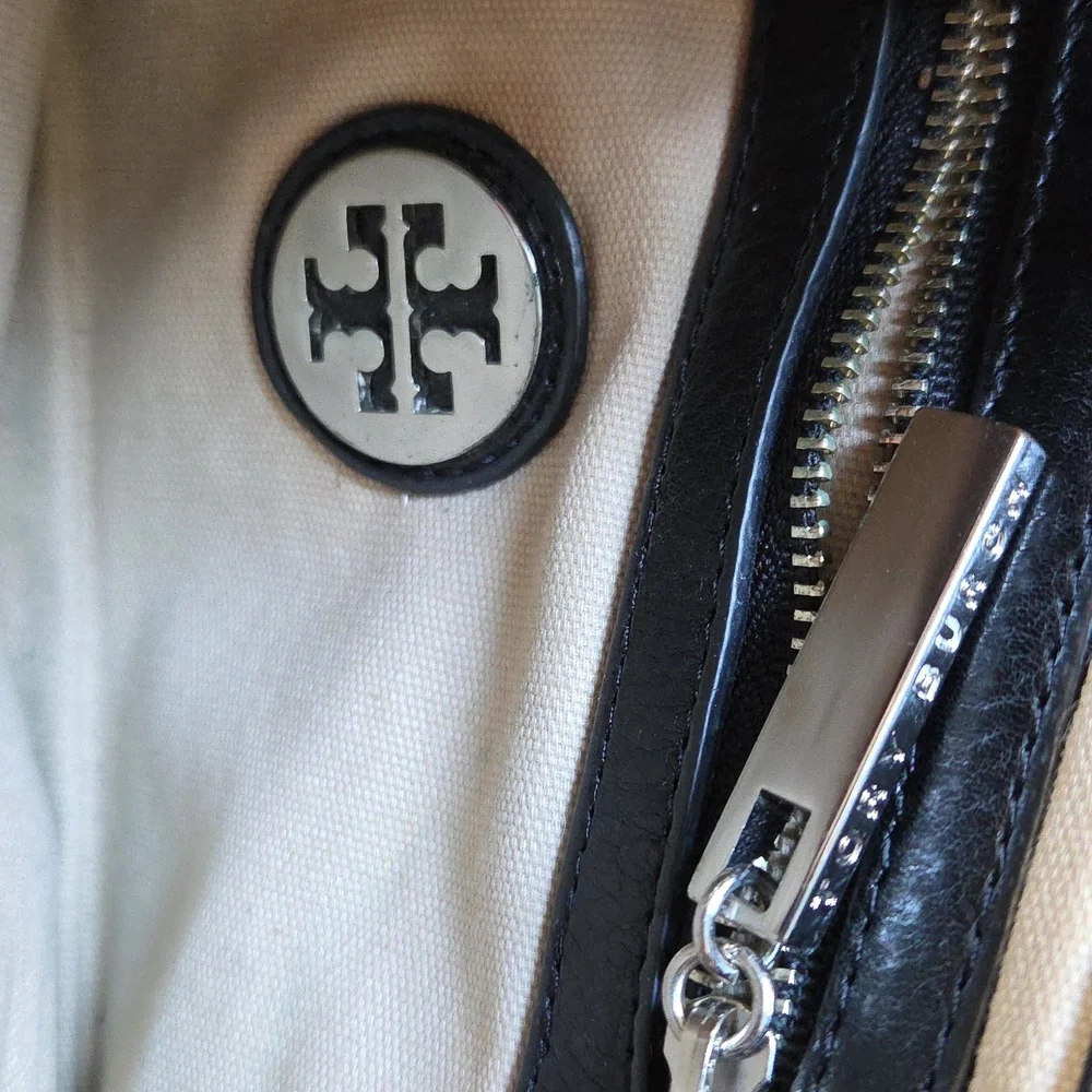Tory Burch Reva Logo Clutch Flap Bag Black
